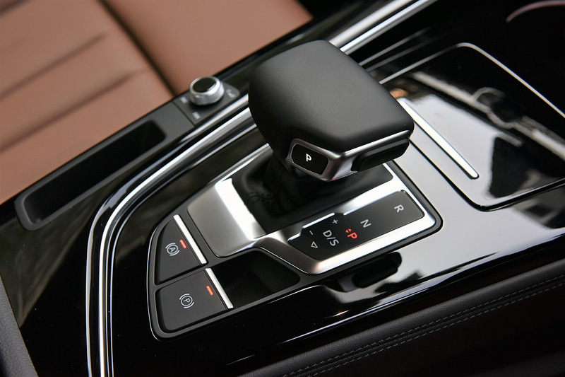 電動パーキングブレーキには、ホールドアシスト機能も搭載