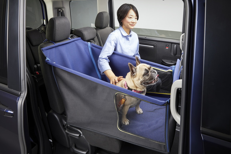 小・中型犬用の「ペットシートサークル」（使用イメージ）