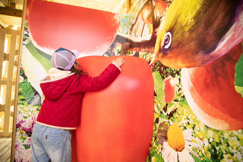 「菜園めいろ ポタジェンヌ」では大きく育った野菜や果物の中を冒険しながら、スタンプを集めたりして5階のゴールを目指す