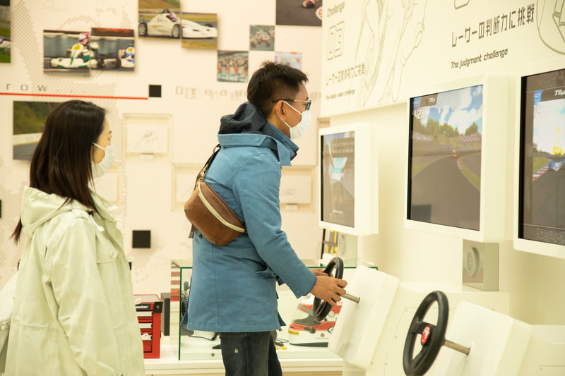 メインシアターを出ると「ディスカバーモータースポーツ」が。動体視力のテストができるなど、大人も子供も楽しめる体験が用意される