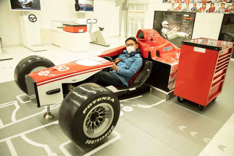 メインシアターを出ると「ディスカバーモータースポーツ」が。動体視力のテストができるなど、大人も子供も楽しめる体験が用意される