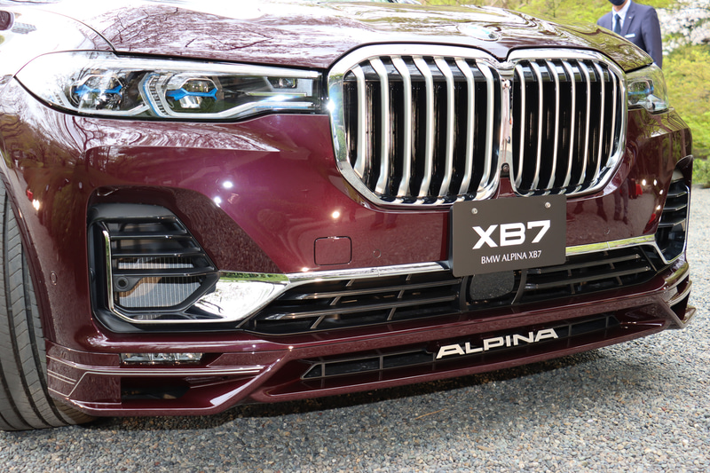 「ALPINA フロント・スポイラー」にも立体的なアルピナロゴを設定