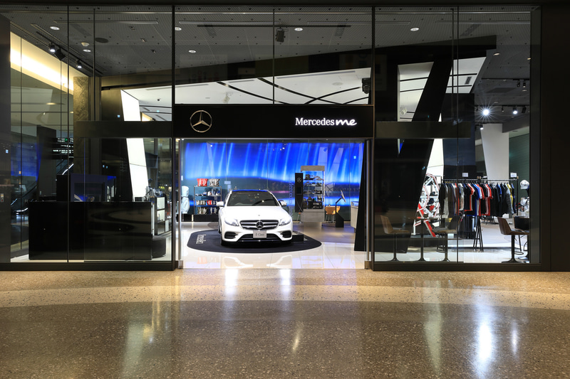 グランフロント大阪北館に位置する「インターコンチネンタルホテル大阪」と「メルセデス ミー 大阪」が5年ぶりにコラボレーションして特別宿泊プランを販売