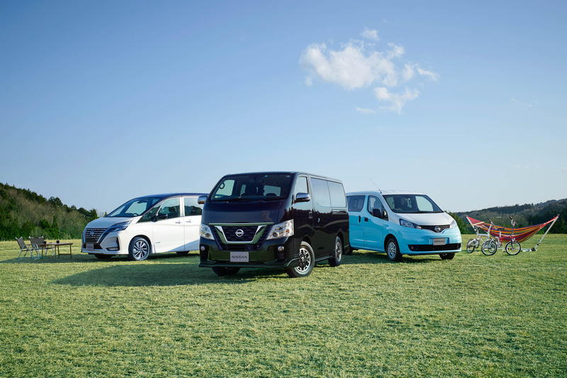 「ジャパンキャンピングカーショー2021」に車中泊仕様の「NV350キャラバン」「NV200バネット」「セレナ」出展