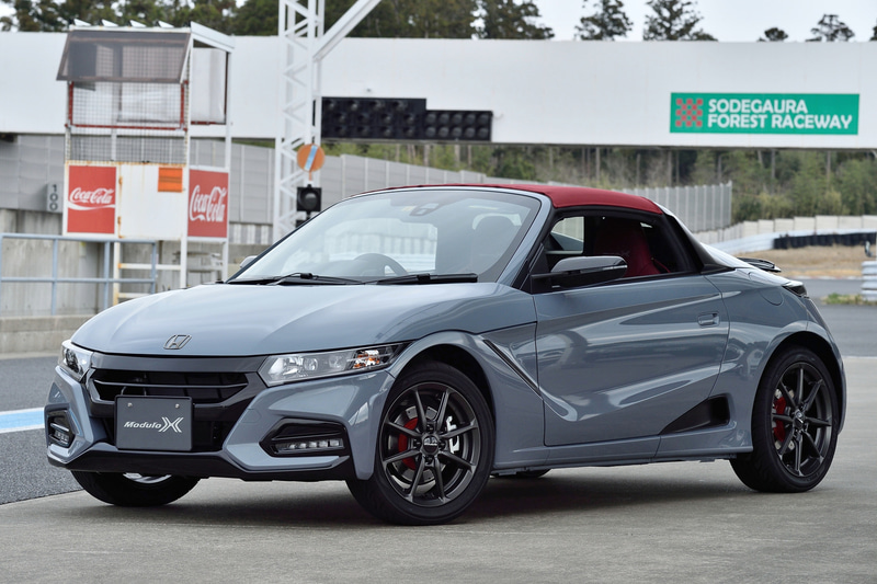 ボディーサイズは3395×1475×1180mm（全長×全幅×全高）で、ホイールベースは2285mm（メーカー参考値）