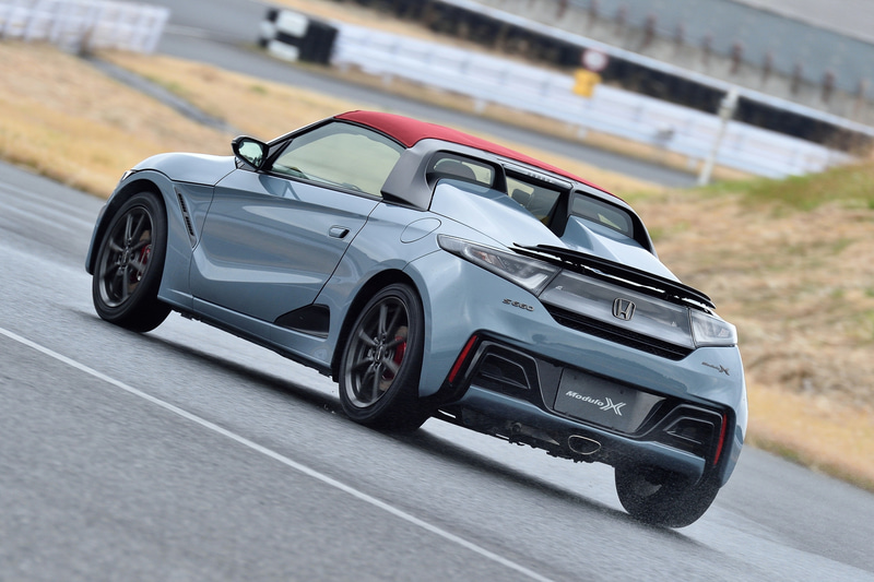 先に乗った2台とはまったくフィーリングが違うVersion Z