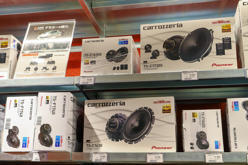 自分で交換に挑戦できそうな数千円のスピーカーからハイエンドスピーカーまで、オーディオまわりのカスタマイズも人気