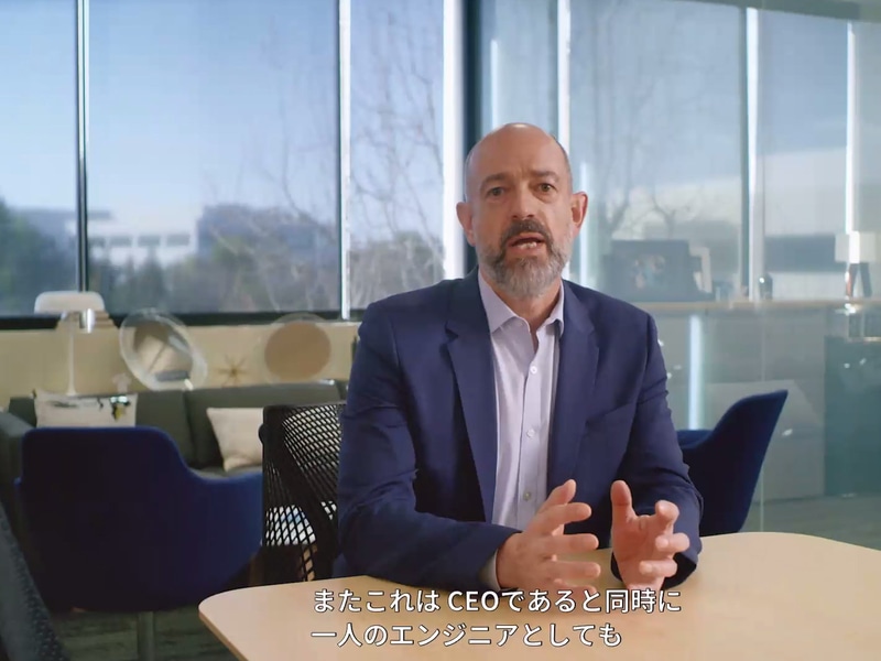 Arm Vision Dayの中で講演するArm CEO サイモン・シガース氏