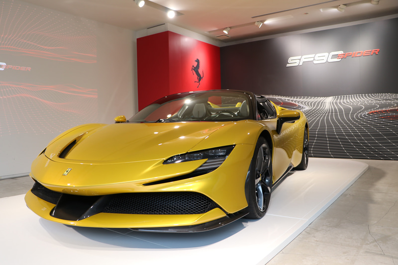 SF90 スパイダー