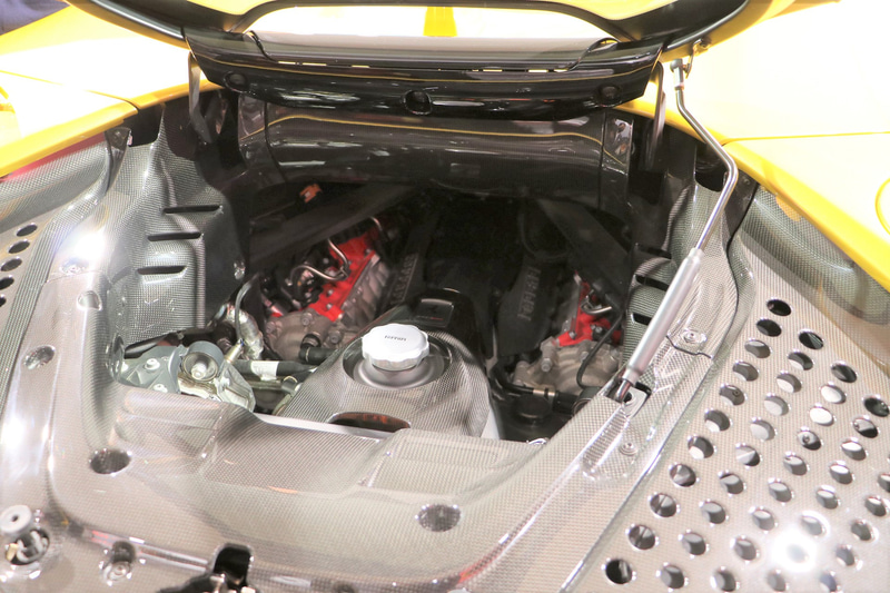 エンジンはV型8気筒 4.0リッターターボ