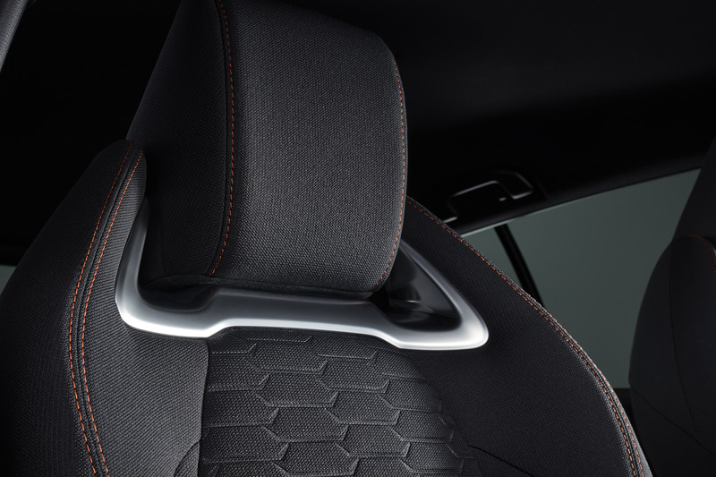 フロントシート（スポーツシート）サテンメッキ加飾/オレンジステッチ