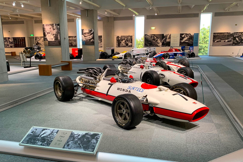 「RA273」。3.0リッターのV12になった初年度のホンダF1。翌年1967年のイタリアGPでサーティーズによって「RA300」が劇的な勝利を飾った