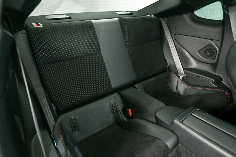 新型BRZの室内。撮影車は6速AT仕様