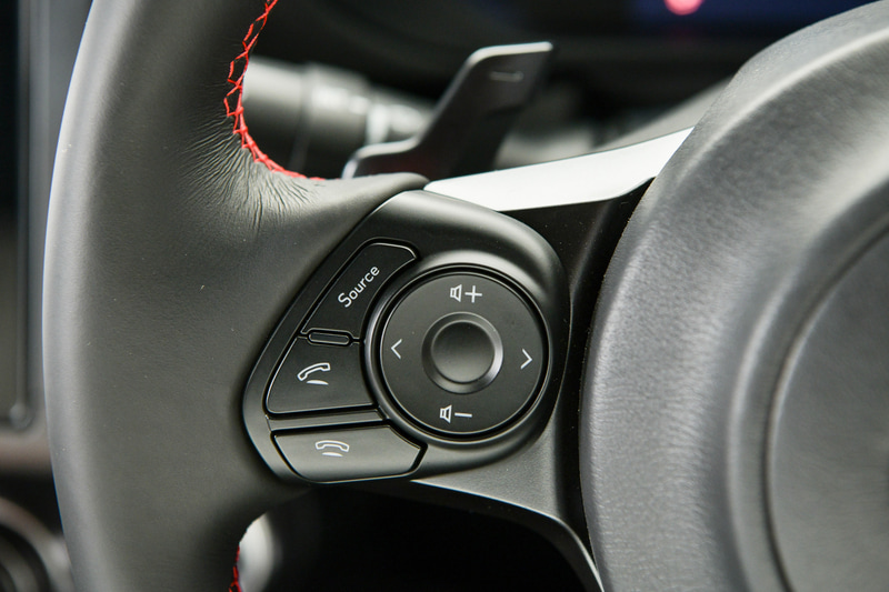 新型BRZの室内。撮影車は6速AT仕様
