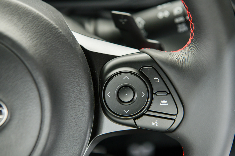 新型BRZの室内。撮影車は6速AT仕様