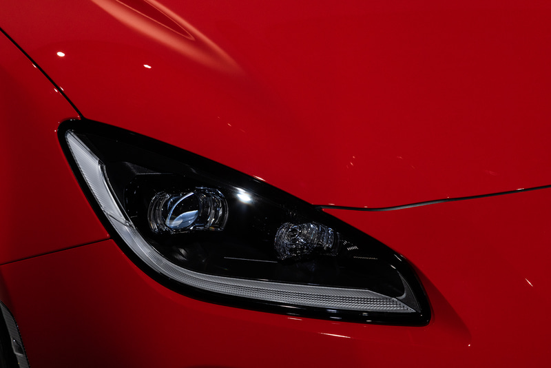 ヘッドライトはBRZとは異なる専用形状