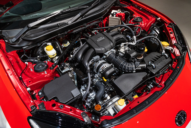 エンジンは水平対向4気筒2.4リッターの「FA24」型ユニット。ボア×ストロークは内径を拡大して94.0×86.0mmとなった