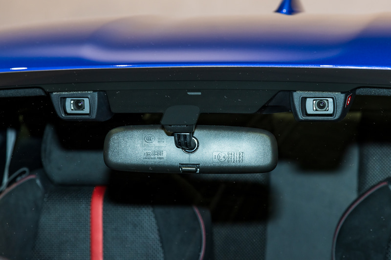 6速AT車はアイサイトを標準装備。カメラなどハードウェア的には「Ver.3」相当になる