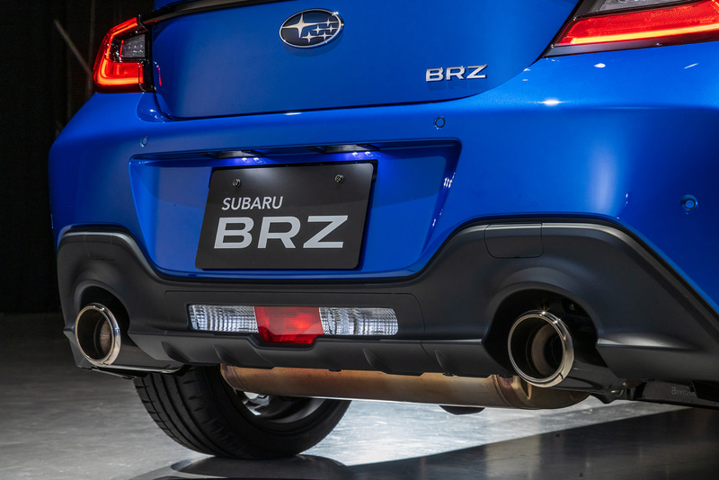 マフラーは初代モデルと同じく2本出しタイプ