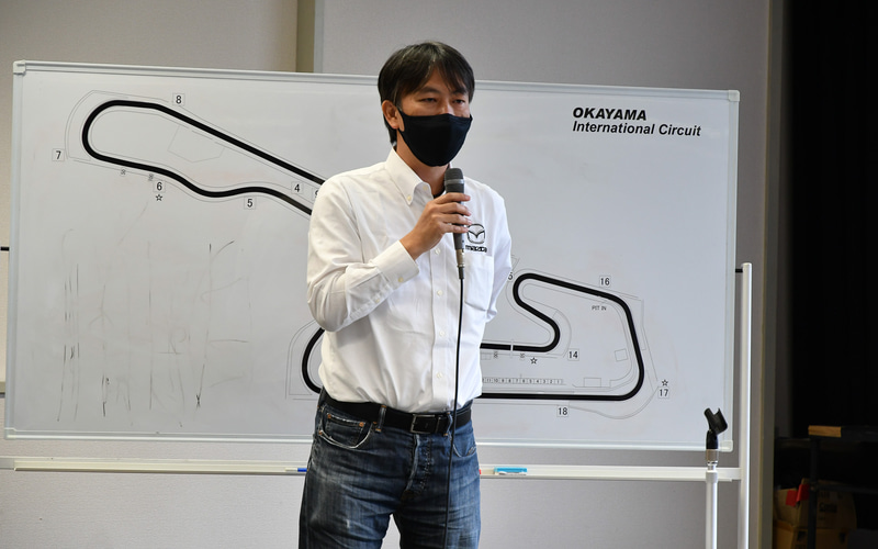 参加者のサポートを行なっていくマツダ株式会社 カスタマーサービス本部 小早川隆浩