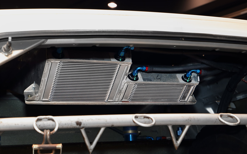 ミッションクーラー（左）とデフクーラー（右）