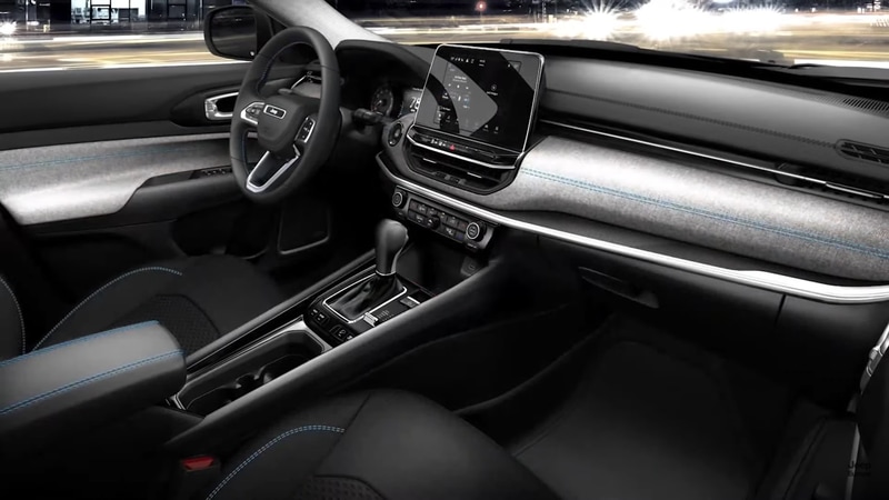 多彩な素材や色が組み合わされるダッシュボード