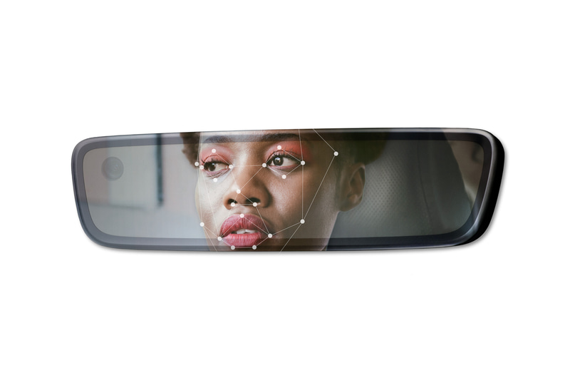 ルームミラーを用いたドライバーモニタリングシステムを発表