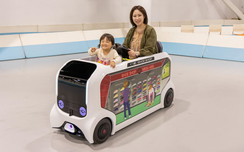 新たに作られた2人乗りの「親子 e-Palette」
