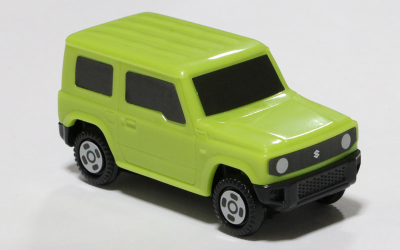 でこぼこ坂道＆スズキ ジムニー。四輪駆動車の高い走破性を感じさせる凸凹のある坂道がセット