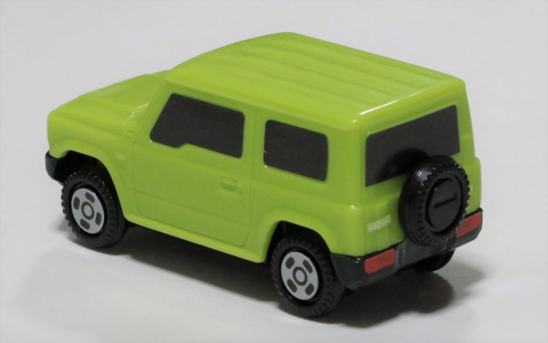 でこぼこ坂道＆スズキ ジムニー。四輪駆動車の高い走破性を感じさせる凸凹のある坂道がセット