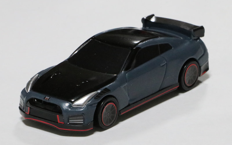 カーブ道路＆日産 GT-R。連結するとバンク状になるカーブ道路がついてくる