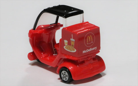 マクドナルドの「ハッピーセット トミカ」に初の建物・道路アイテム