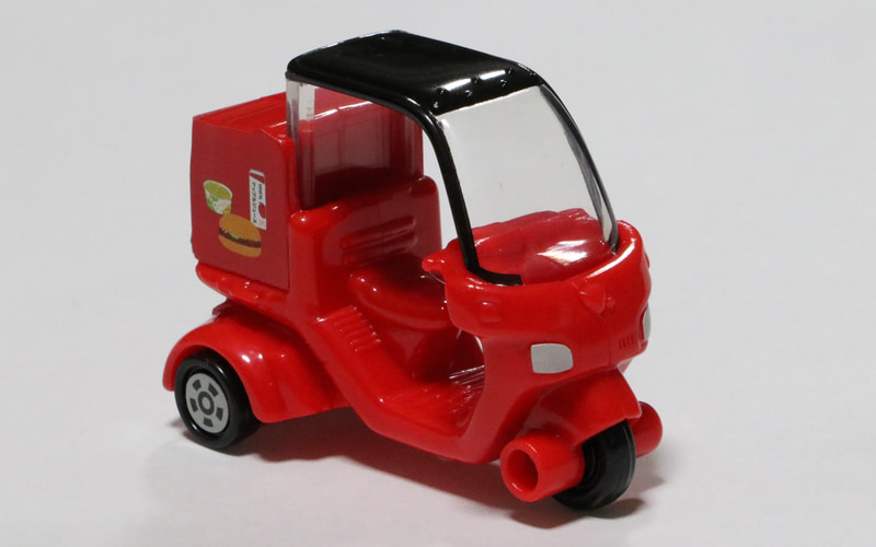 マクドナルド レストラン＆マクドナルド デリバリーバイク。街中で見かけることもある3輪の配達用バイク