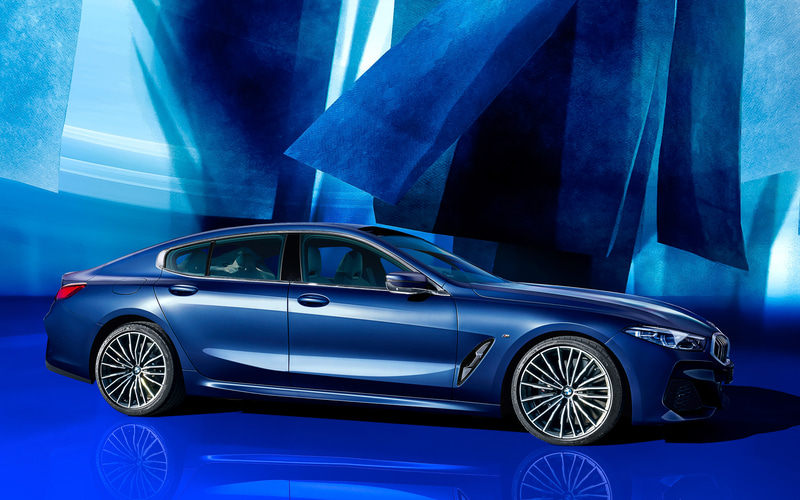 ボディーカラー：タンザナイトブルー