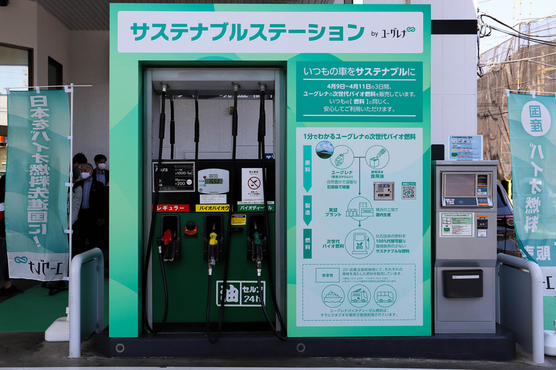 店内すべての給油機器でバイオディーゼル燃料、バイオハイオク燃料を給油可能。給油中に次世代バイオ燃料についてを知ることができる