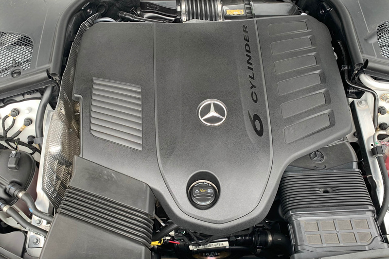 直列6気筒 3.0リッター＋48Vマイルドハイブリッド＋電動スーパーチャージャー＋ツインスクロールターボ……。ちなみに3.0リッターディーゼルターボもある