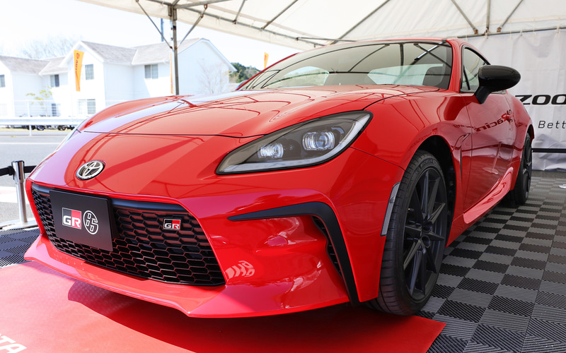 さまざまな角度からGR 86を見ることができる