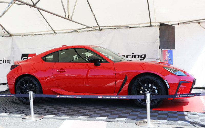 さまざまな角度からGR 86を見ることができる