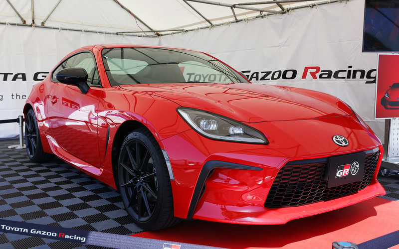 岡山国際サーキットで一般世界初公開された新型「GR 86」