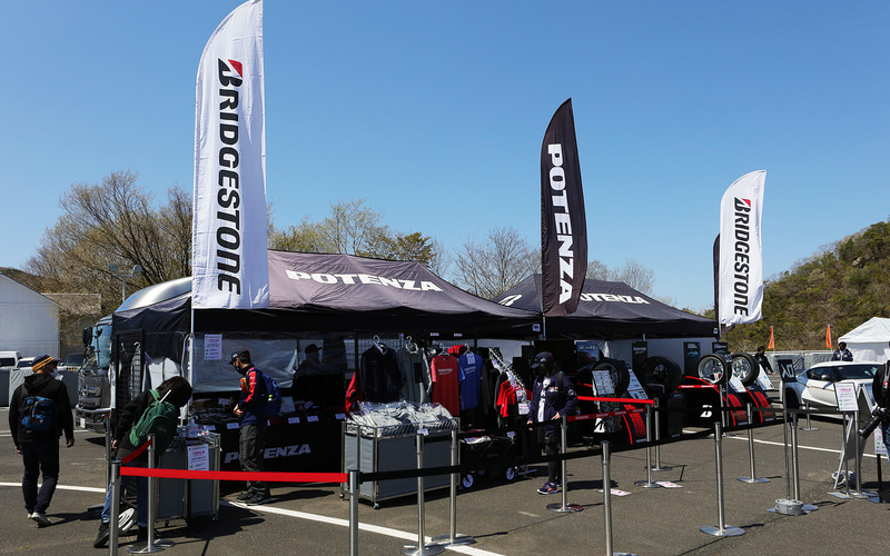 ブリヂストン：ポテンザなどスポーツタイヤを展示していた