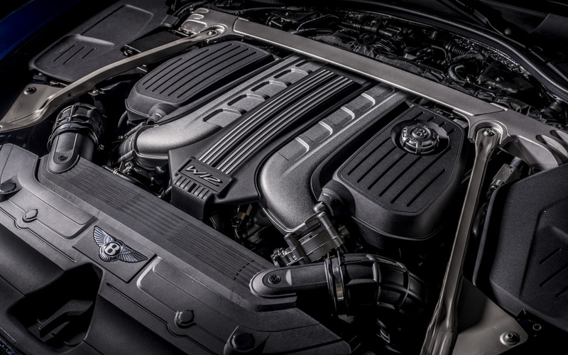 搭載されるエンジンは英国にて手組みで製造される