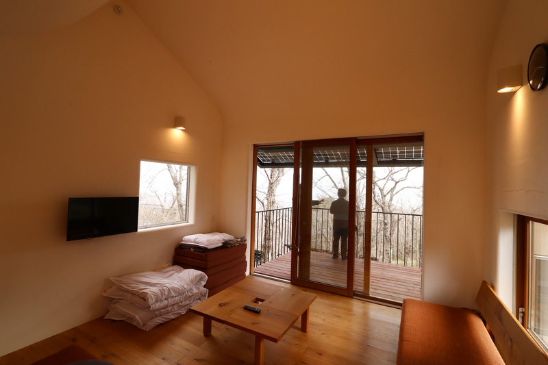 個室棟の内部。2階がリビング