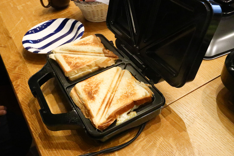 ホットサンドメーカーでパンも焼く