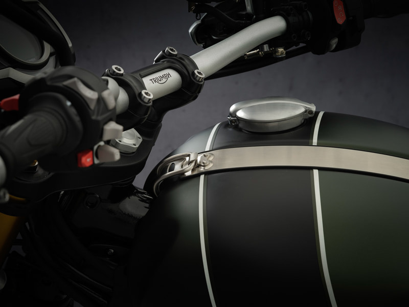 ブラシ仕上げアルミニウム製Monza型キャップ付きのシームレスなフューエルタンク