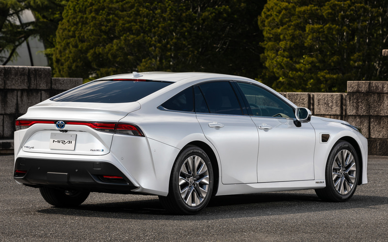 後方からのミライ。後方にもLiDAR増設エリアが用意されている