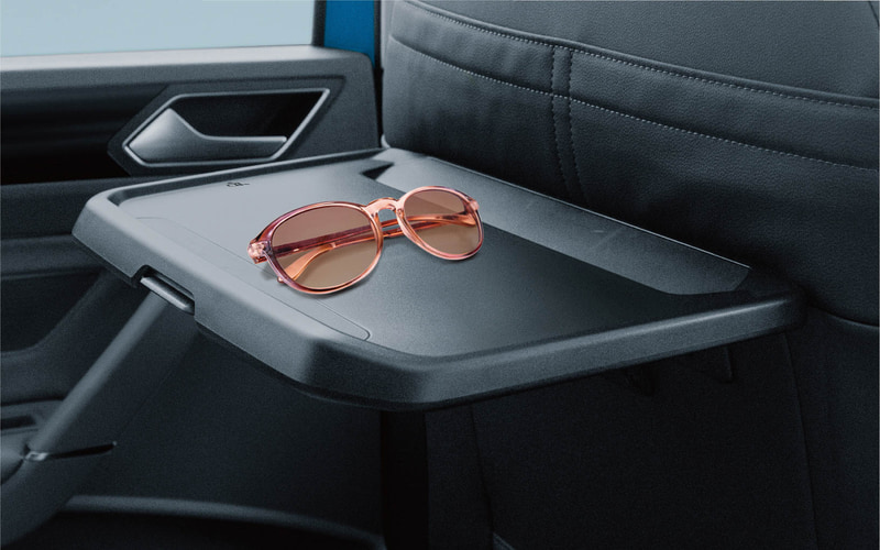 シートバックテーブル