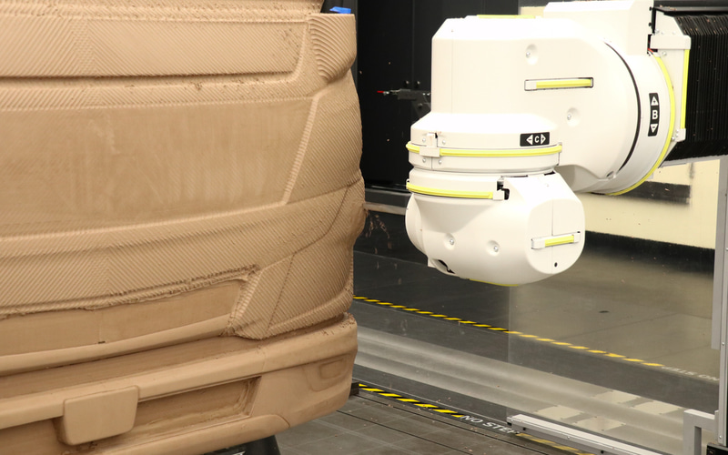 三菱ふそうトラック・バスの本社にあるデザインセンターを公開