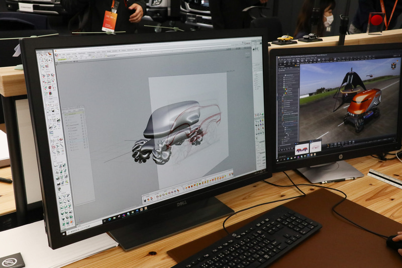 手書きのデザイン画を立体に起こしていく様子