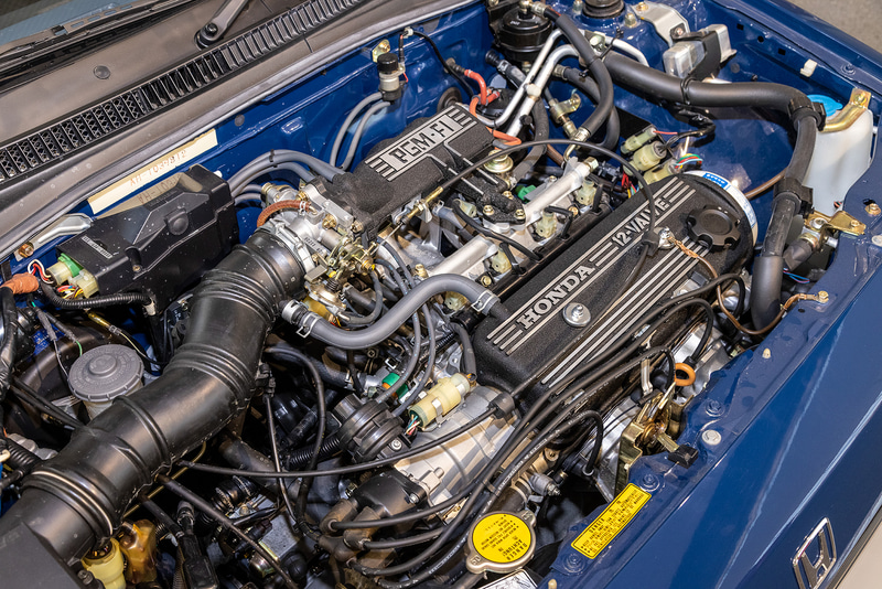 ワンダーシビック（3代目）は「個性明快」をキーワードに走り重視の3ドア、広さの4ドアセダン、スペースユーティリティを追求した5ドア・シビックシャトルの3バリエーションを展開。エンジンは4気筒1.3～1.5リッターCVCCおよび4気筒1.6リッターのDOHCエンジンを搭載。シャトルには4WDも設定された