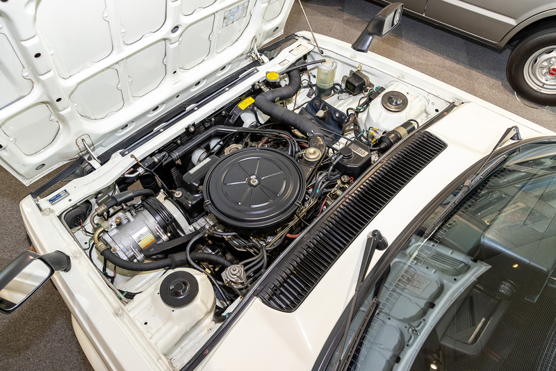 スーパーシビック（2代目）には4気筒1.3～1.5リッターのCVCC-IIエンジンが搭載された